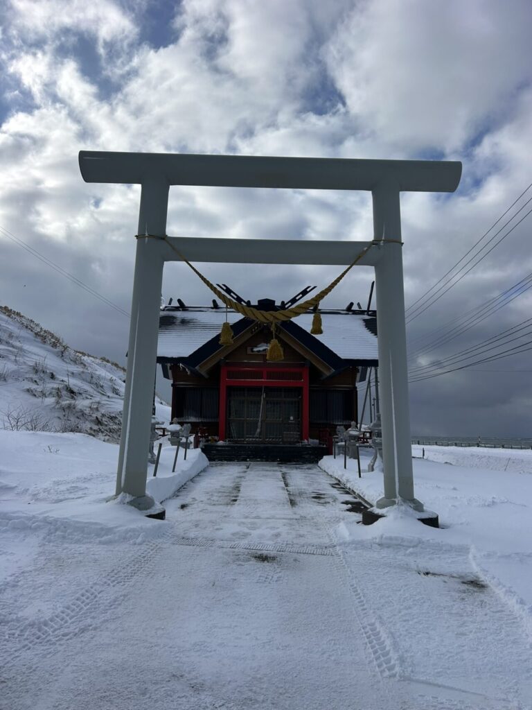宗谷岬神社の鳥居と社殿