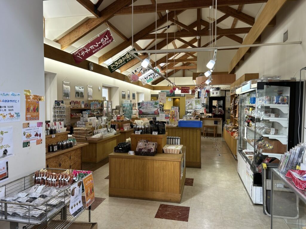 道の駅 絵本の里けんぶちの売店の様子