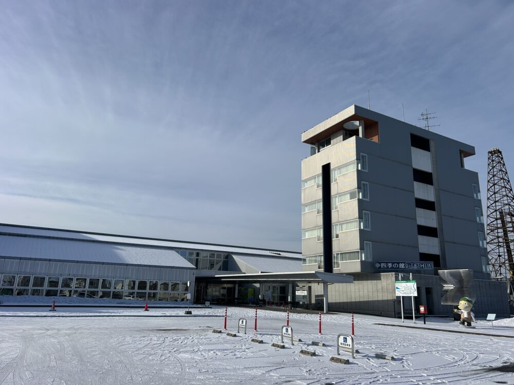 道の駅むかわ四季の館の外観