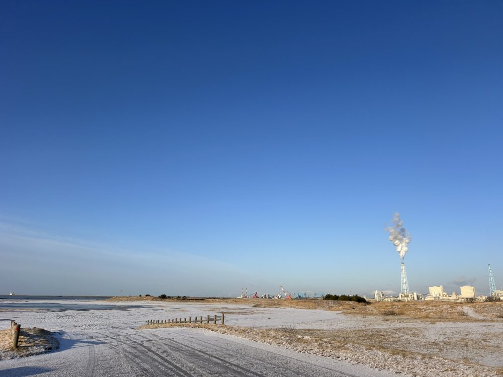 浜厚真 工業地帯と海