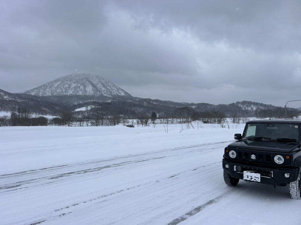 道北の雪道をドライブしている様子
