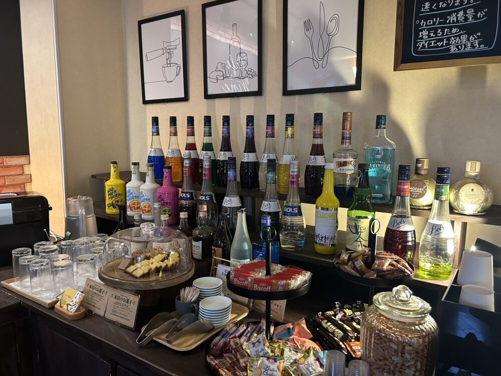アルコールとお菓子バイキングコーナー