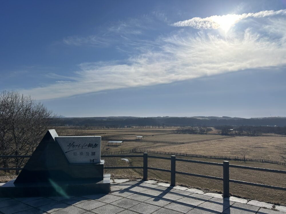 高台からの牧場全景