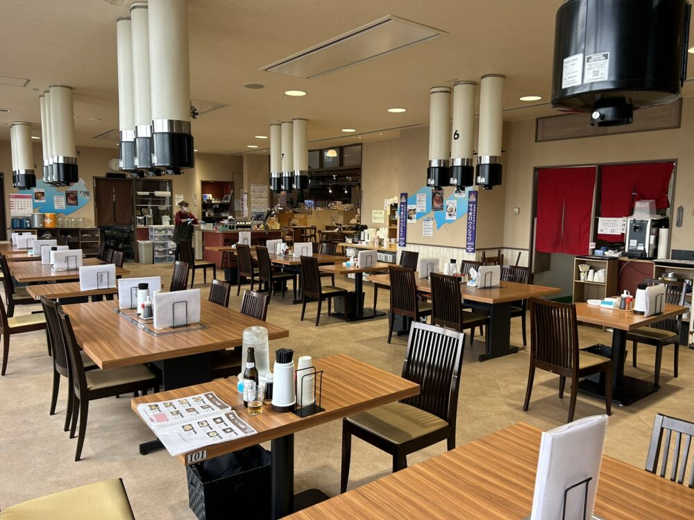 てっぺん食堂の店内の風景