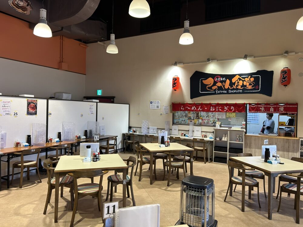 てっぺん食堂の店内の風景